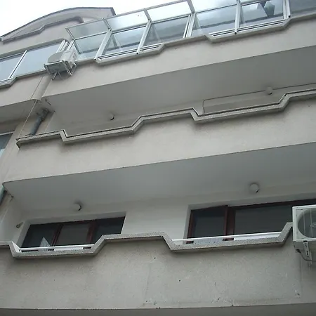 Stefan Karadzha アパート